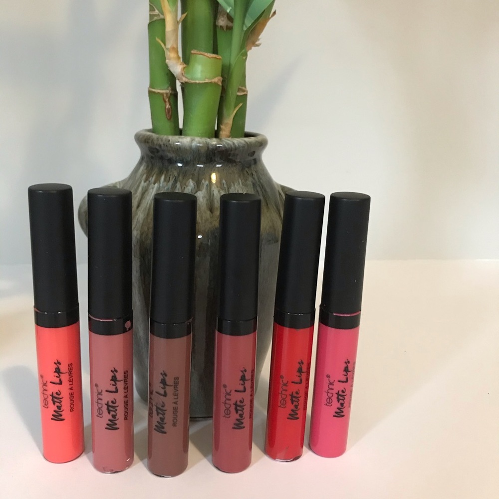 TECHNIC MATTE LIP COLLECTION .